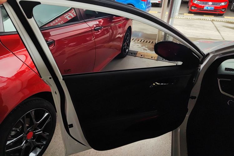 雪佛兰 科鲁泽 2020款 轻混 RS 330T 自动畅快版中控内饰7007