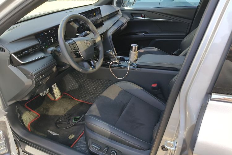 丰田 凯美瑞 2024款 双擎 2.0HXS 运动Plus版中控内饰19