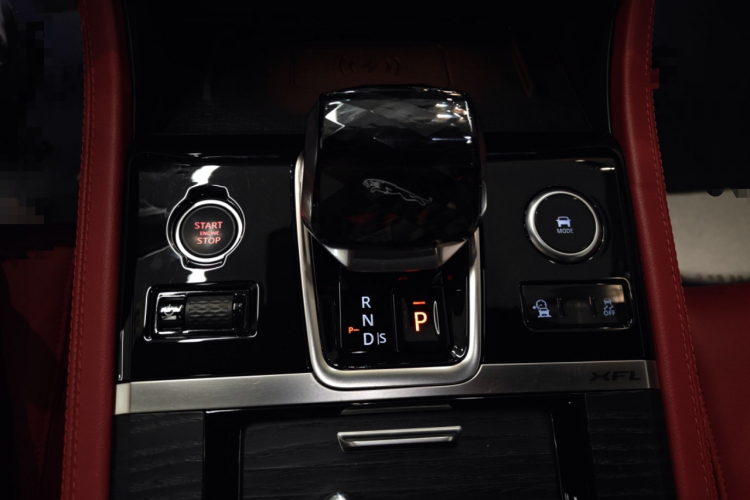 捷豹XFL 2022款 XFL 2.0T P250 两驱精英运动版中控内饰18