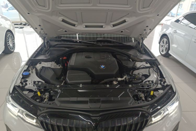 宝马3系 2022款 325Li M运动曜夜套装机舱底盘24