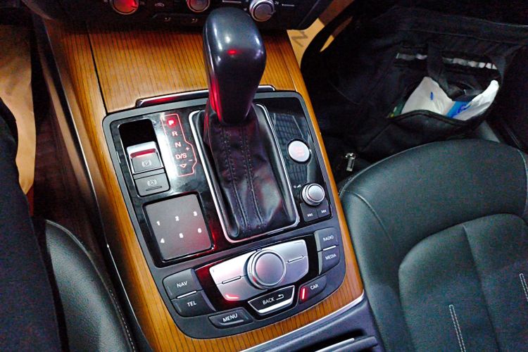 奥迪A6L 2018款 30周年年型 TFSI 进取型中控内饰18