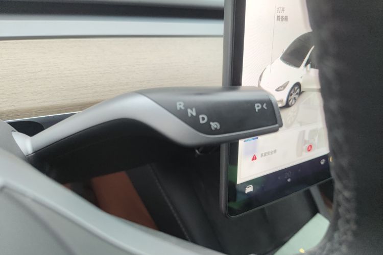 特斯拉 Model Y 2022款 改款 后轮驱动版中控内饰18