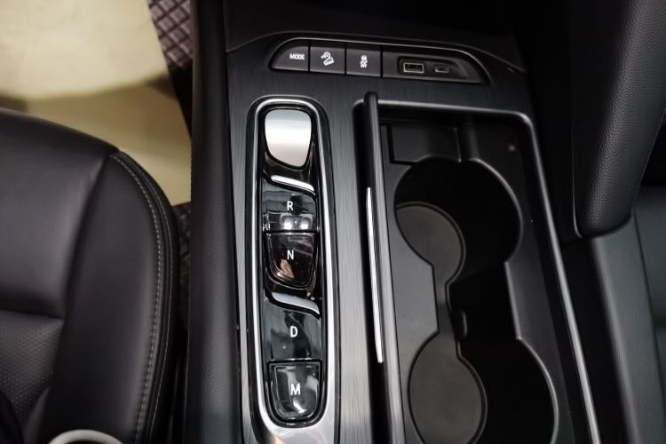 别克 昂科旗 2022款 652T 四驱尊贵型 7座中控内饰18