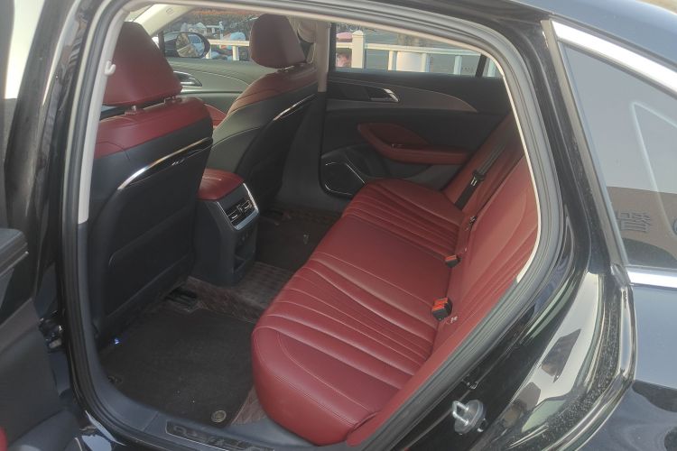 红旗H5 2024款 2.0T 自动智联旗畅版中控内饰7004