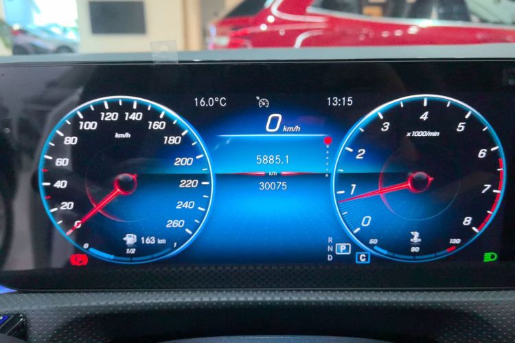 奔驰A级 2022款 改款二 A 200 L 运动轿车时尚型中控内饰14