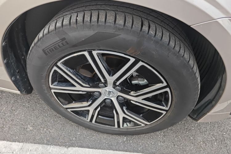 沃尔沃S60 2025款 B4 智逸豪华版车身外观10