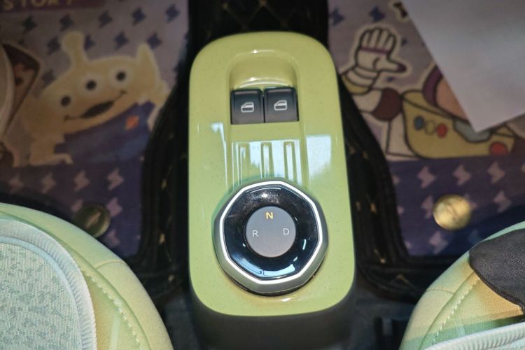 吉利银河 2023款 熊猫mini 新春版宝藏熊局部细节18