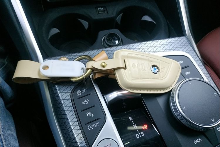 宝马3系 2023款 325Li M运动曜夜套装中控内饰11