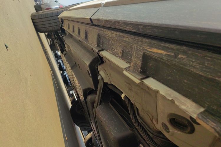 丰田 威兰达 2023款 双擎 2.5L E-CVT四驱尊贵版局部细节9002