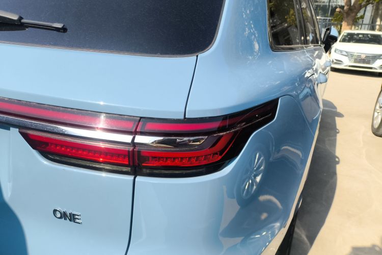理想汽车 理想ONE 2021款 增程6座版车身外观9
