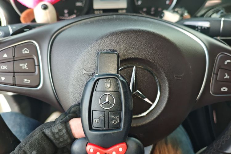 奔驰GLC 2019款 GLC 260 4MATIC 动感型中控内饰11