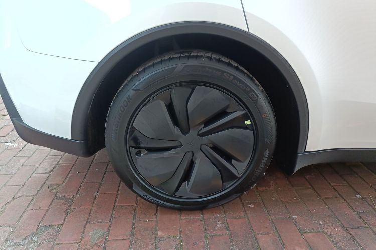 特斯拉 Model Y 2025款 改款 长续航全轮驱动版车身外观6008