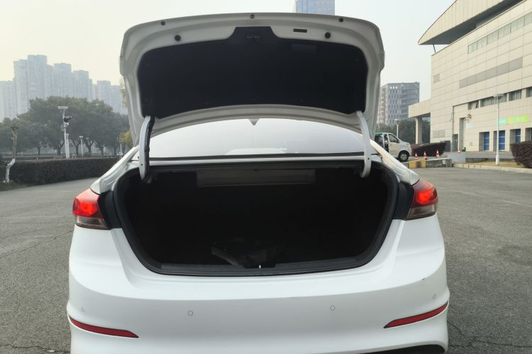 现代 领动 2016款 1.6L 自动智炫·精英型机舱底盘23