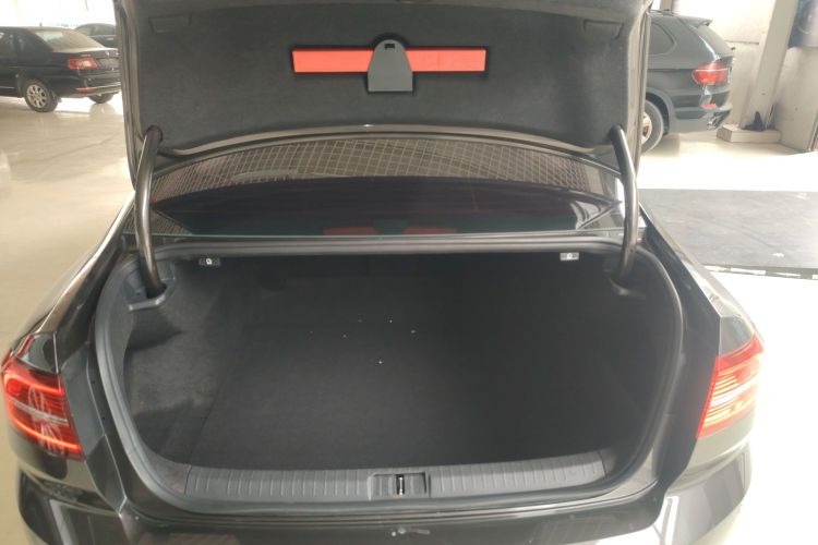 大众 迈腾 2017款 380TSI DSG 豪华型机舱底盘23