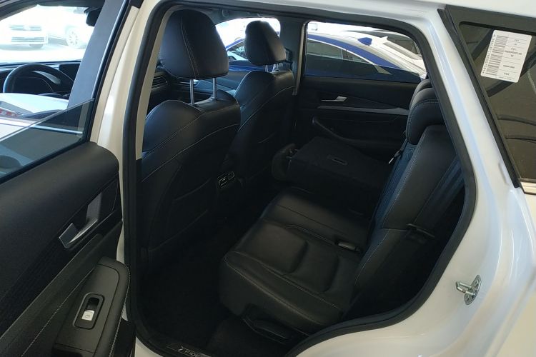 东南DX8S 2022款 1.5T DCT酋长版 7座中控内饰7004