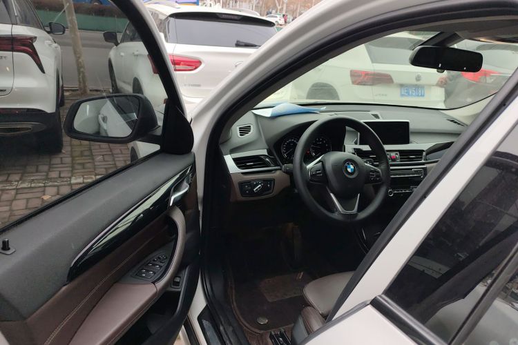 宝马X1 2019款 sDrive18Li 尊享型中控内饰20