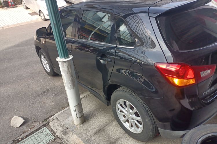 三菱 劲炫ASX 2013款 2.0L CVT两驱豪华版车身外观4