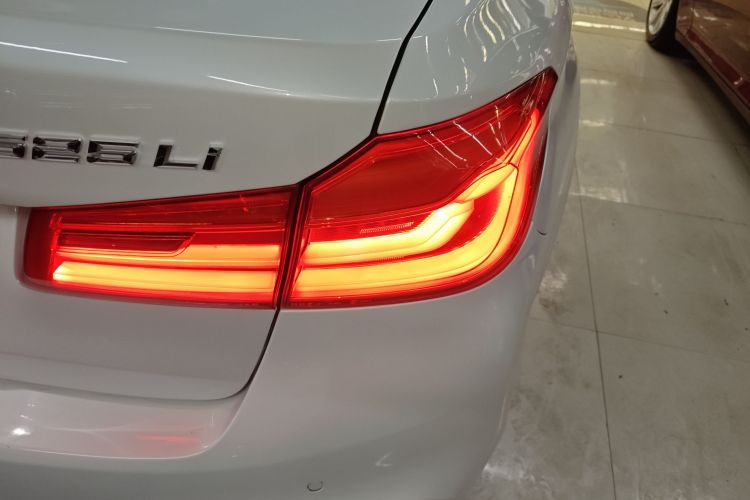 宝马5系 2020款 525Li M运动套装车身外观9