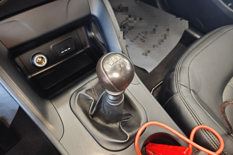 北京现代ix35 2015款 2.0L  手动两驱舒适型 国IV中控内饰18