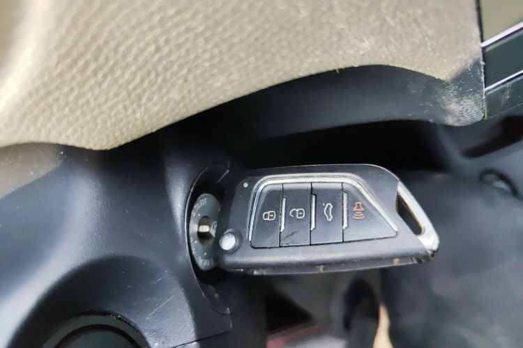 铃木 雨燕 2015款 1.5L 自动限定版中控内饰7001