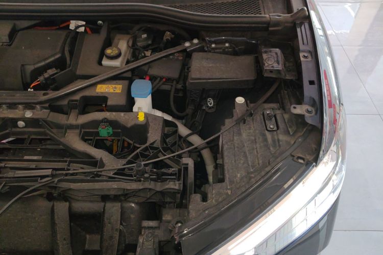 奥迪Q4 e-tron 2024款 40 e-tron 创行版机舱底盘26