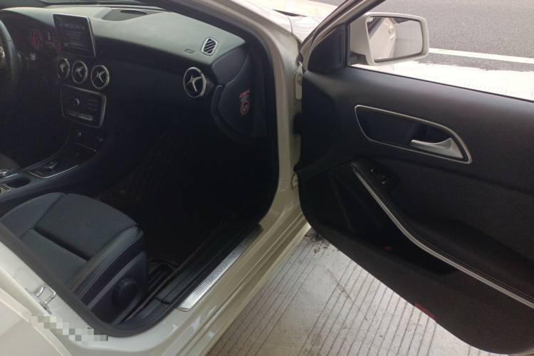 奔驰A级(进口) 2017款 A 200 动感型局部细节9005