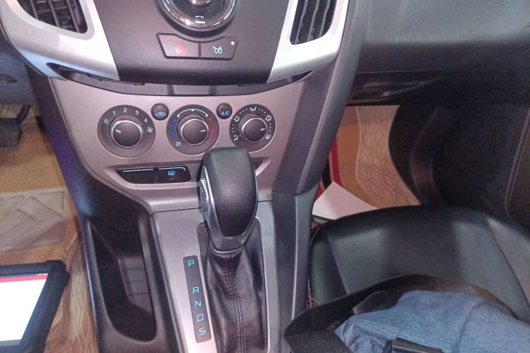 福特 福克斯 2012款 两厢 1.6L 自动舒适型中控内饰18