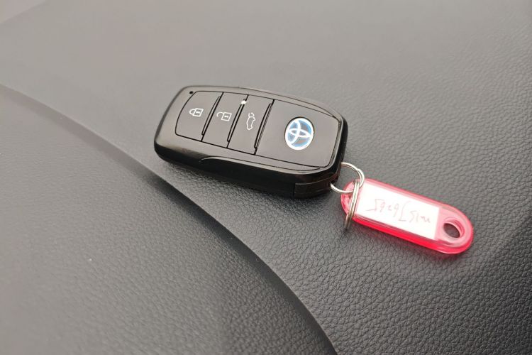 丰田 锋兰达 2023款 2.0L 智能电混双擎 尊贵版中控内饰11