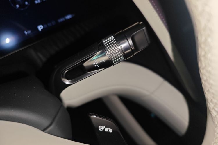 仰望U7 2025款 EV 五座豪华版中控内饰18