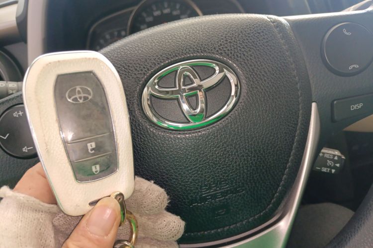 丰田 RAV4荣放 2019款 2.0L CVT两驱先锋版 国V中控内饰7001