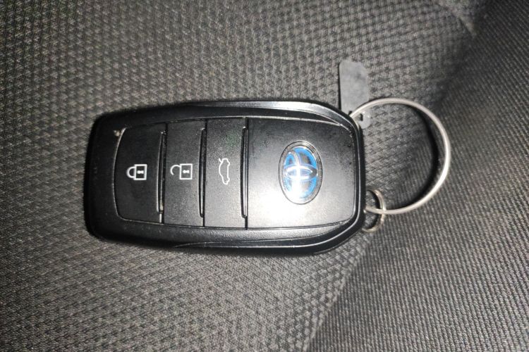 丰田 雷凌 2023款 智能电混双擎 1.8L 领先版中控内饰7001