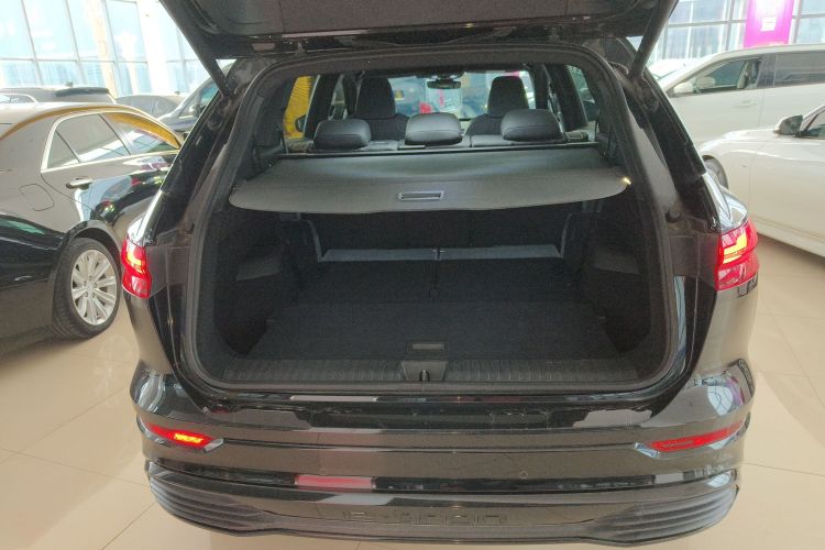 奥迪Q5 e-tron 2023款 40 e-tron 闪耀型 机甲套装机舱底盘23