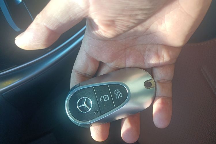 奔驰C级 2023款 改款二 C 260 L 运动版中控内饰7001