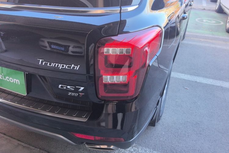 广汽传祺 传祺GS7 2017款 280T 两驱豪华型车身外观9