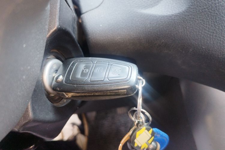 福特 福克斯 2018款 两厢经典 1.6L 自动舒适型智行版中控内饰7001