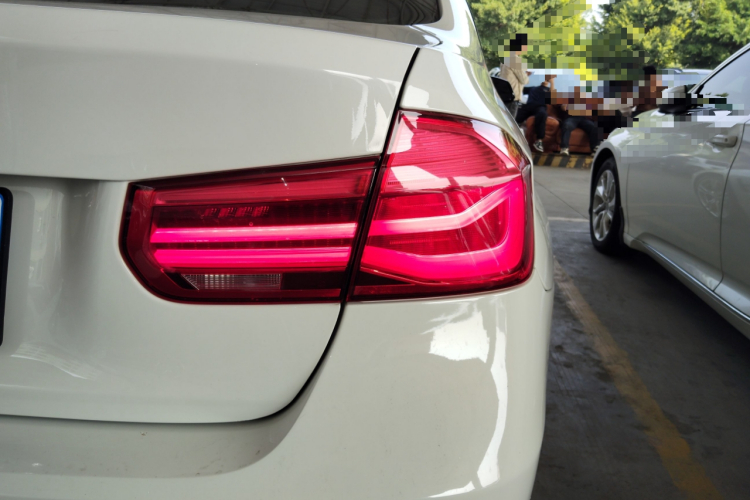 宝马3系 2019款 320Li M运动套装车身外观9