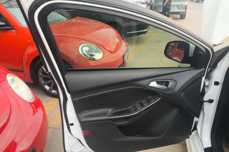 福特 福克斯 2020款 两厢经典 1.5L 自动风尚型中控内饰7007