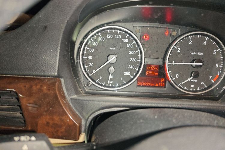 宝马3系 2012款 320i 时尚型中控内饰15