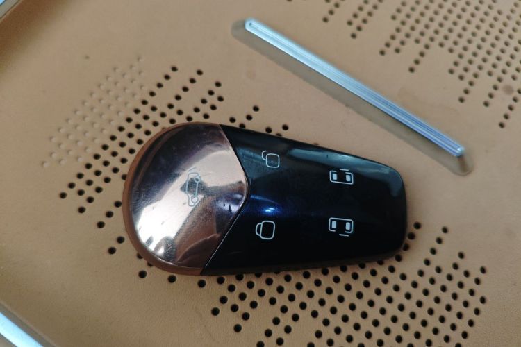 岚图汽车 岚图梦想家 2025款 PHEV 四驱尊贵鲲鹏版中控内饰11