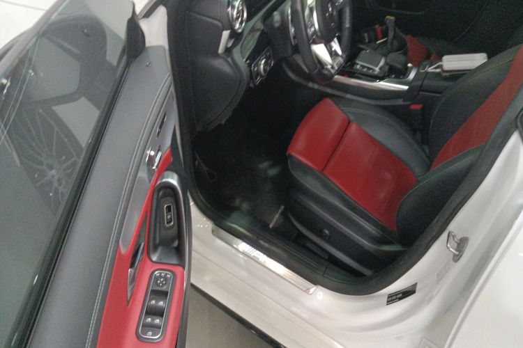 奔驰CLA AMG 2022款 AMG CLA 35 4MATIC中控内饰20