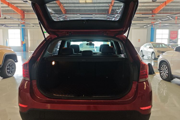 宝马X1 2014款 sDrive18i 时尚型机舱底盘23