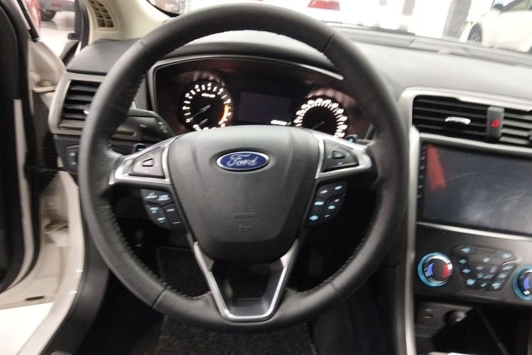 福特 蒙迪欧 2018款 EcoBoost 180 智控时尚型 国VI中控内饰13