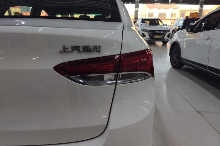 别克 英朗 2021款 改款 典范 1.5L 自动精英型车身外观9