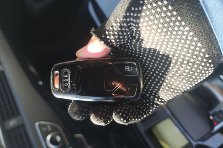 奥迪A4L 2023款 40 TFSI 豪华动感型中控内饰11