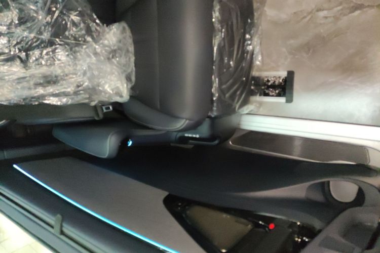 广汽传祺 传祺向往M8 2025款 乾崑系列 Max 奢享舱中控内饰7006