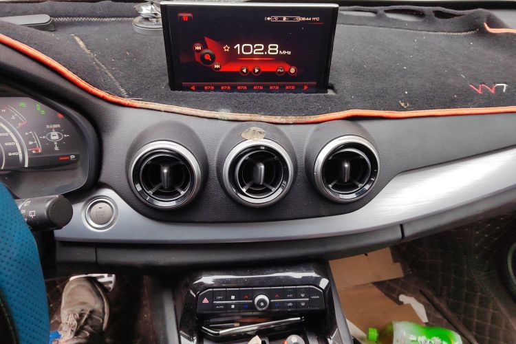 魏牌 VV7 2017款 VV7c 2.0T 旗舰型中控内饰16