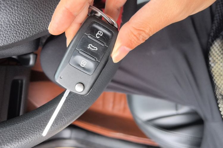 大众 朗逸 2013款 改款经典 1.6L 自动风尚版中控内饰11