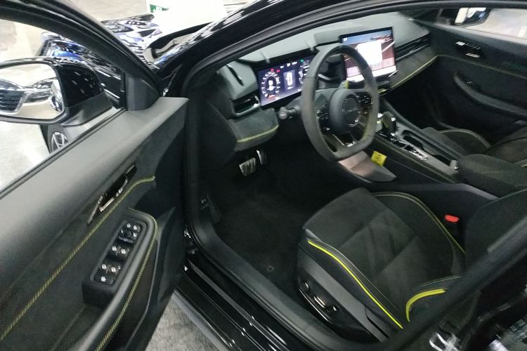 领克03 2023款 03+ 2.0TD 自动驭风版中控内饰19