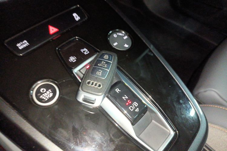 奥迪Q4 e-tron 2024款 40 e-tron 创境版中控内饰7001