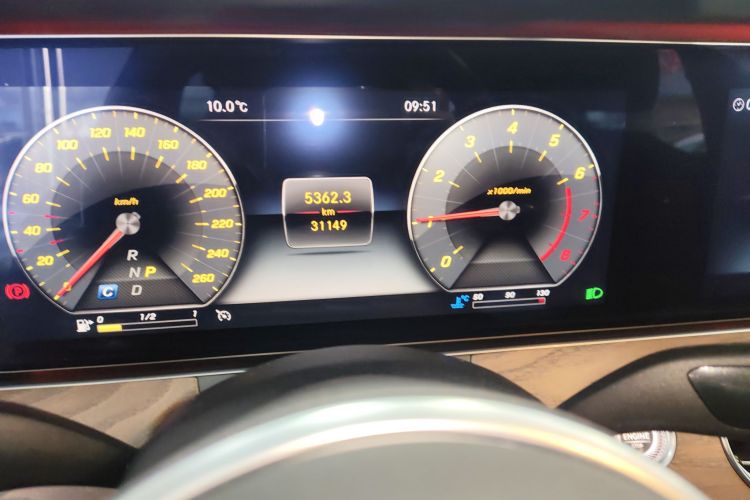 奔驰E级 2020款 改款 E 300 L 时尚型中控内饰14